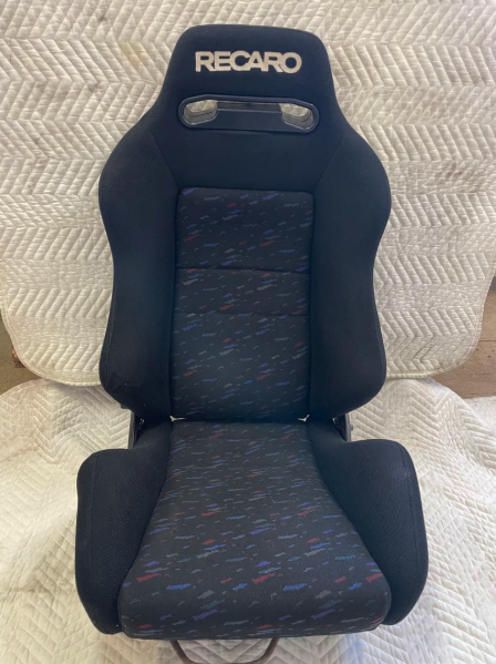 RECARO ���J�� �Z�~�o�P�b�g�V�[�g�𔃂����܂����I
